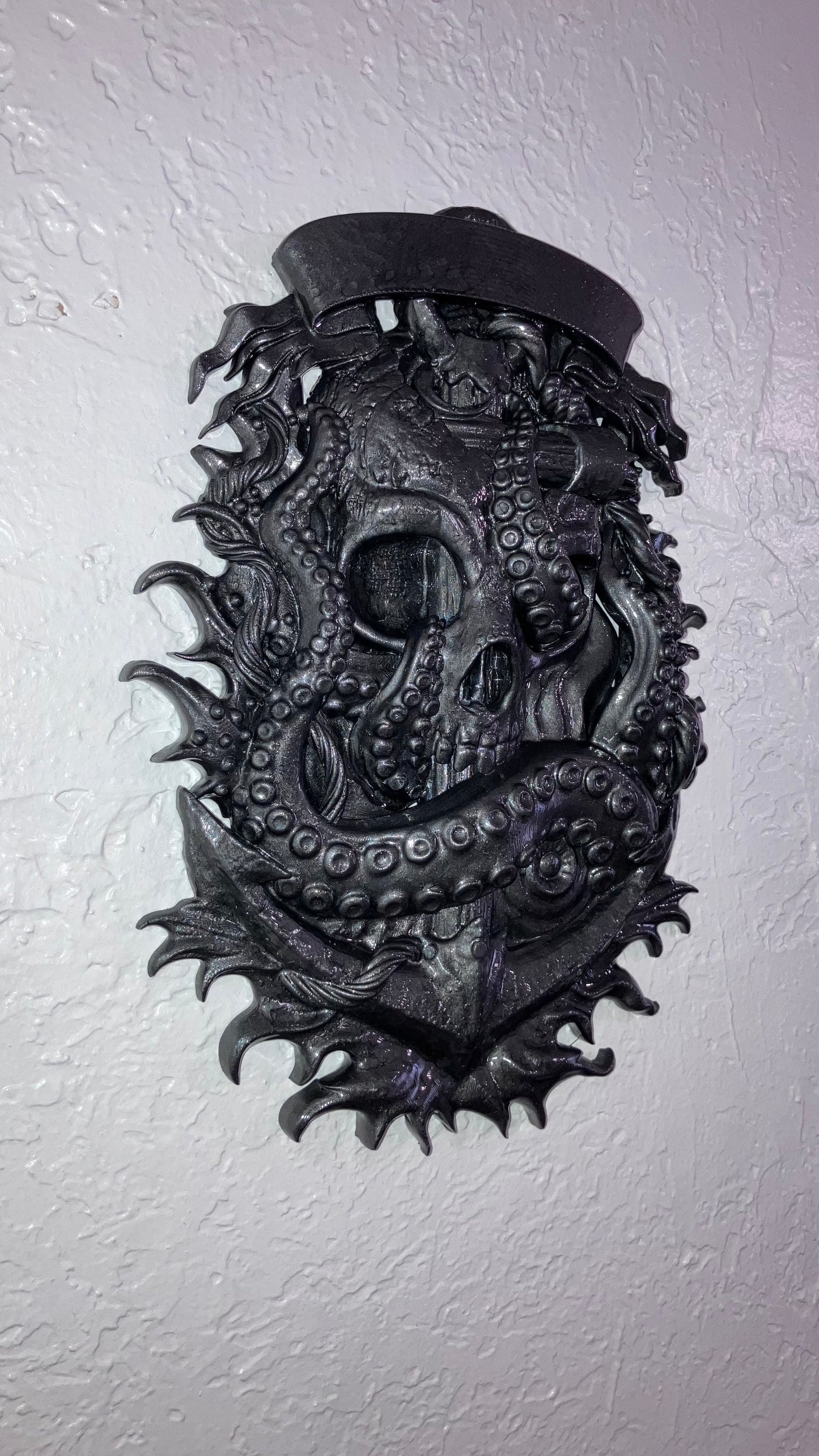 KRAKEN'S GRIP WALL PLAQUE DECORATION