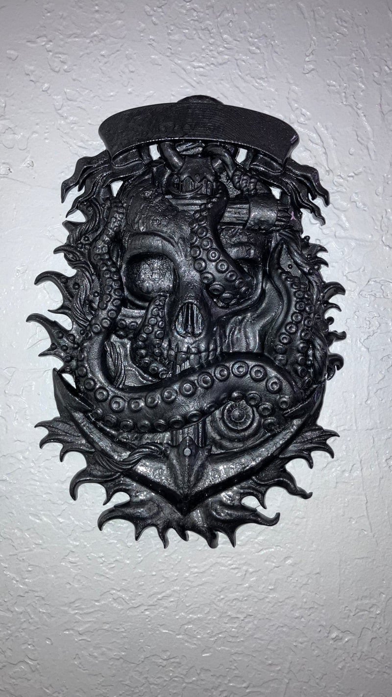 KRAKEN'S GRIP WALL PLAQUE DECORATION